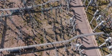 US Power Grid: Extreme Weather Solutions for 2025 - Cover Image